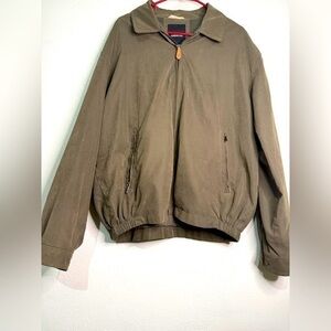 London Fog zippered jacket w/2 front zippered pockets. Sz L. Preowned.
